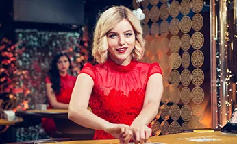 Biểu tượng tai nghe vàng, thể hiện hỗ trợ khách hàng 24/7